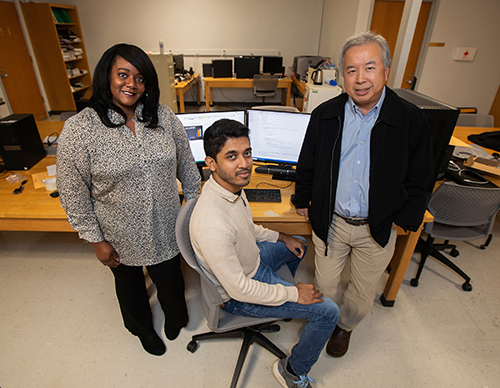 photo of electrical engineering researchers in the lab at famu-fsu engineering